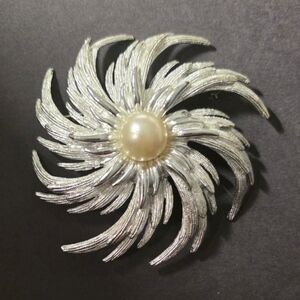 Sara Hoon Silver Swirl Brooch with Pearl Center